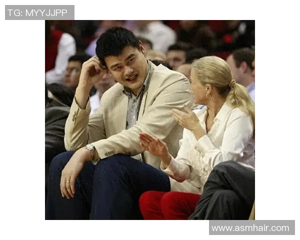 姚明与史蒂芬的传奇对决：篮球场上的巨人之争与友谊的碰撞