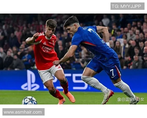 足总杯激战巴萨逆转拜仁红牌事件引发全场热议与争议